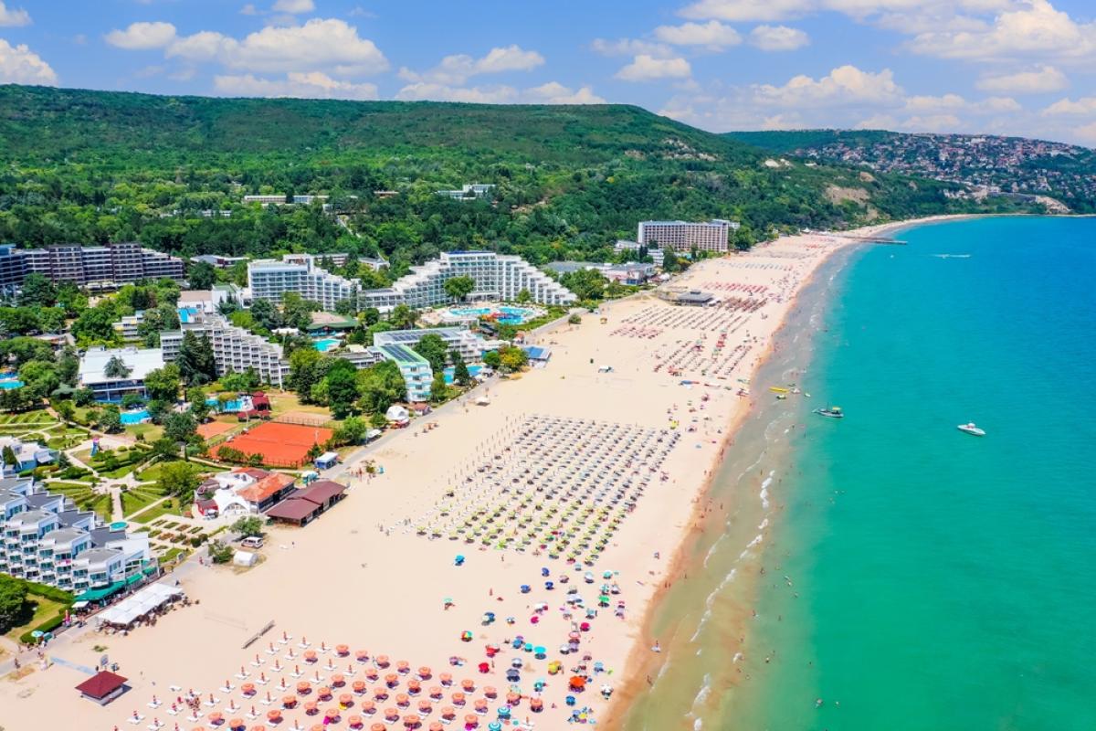 Zeci de turiști țepuiți în Bulgaria: SMS-ul le-a distrus vacanța