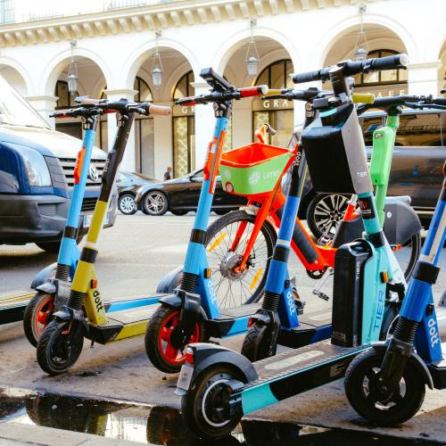 Peste 10.000 biciclete/trotinete electrice confiscate, vândute la 1,85 mil. Euro în Franța