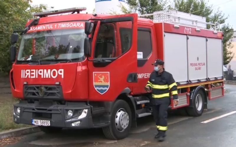 Fum dens în mall-ul din Deva: 300 de persoane, evacuate