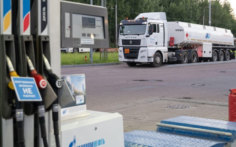 Novosibirsk: Prețul carburantului, dublu joc înaintea lui Putin