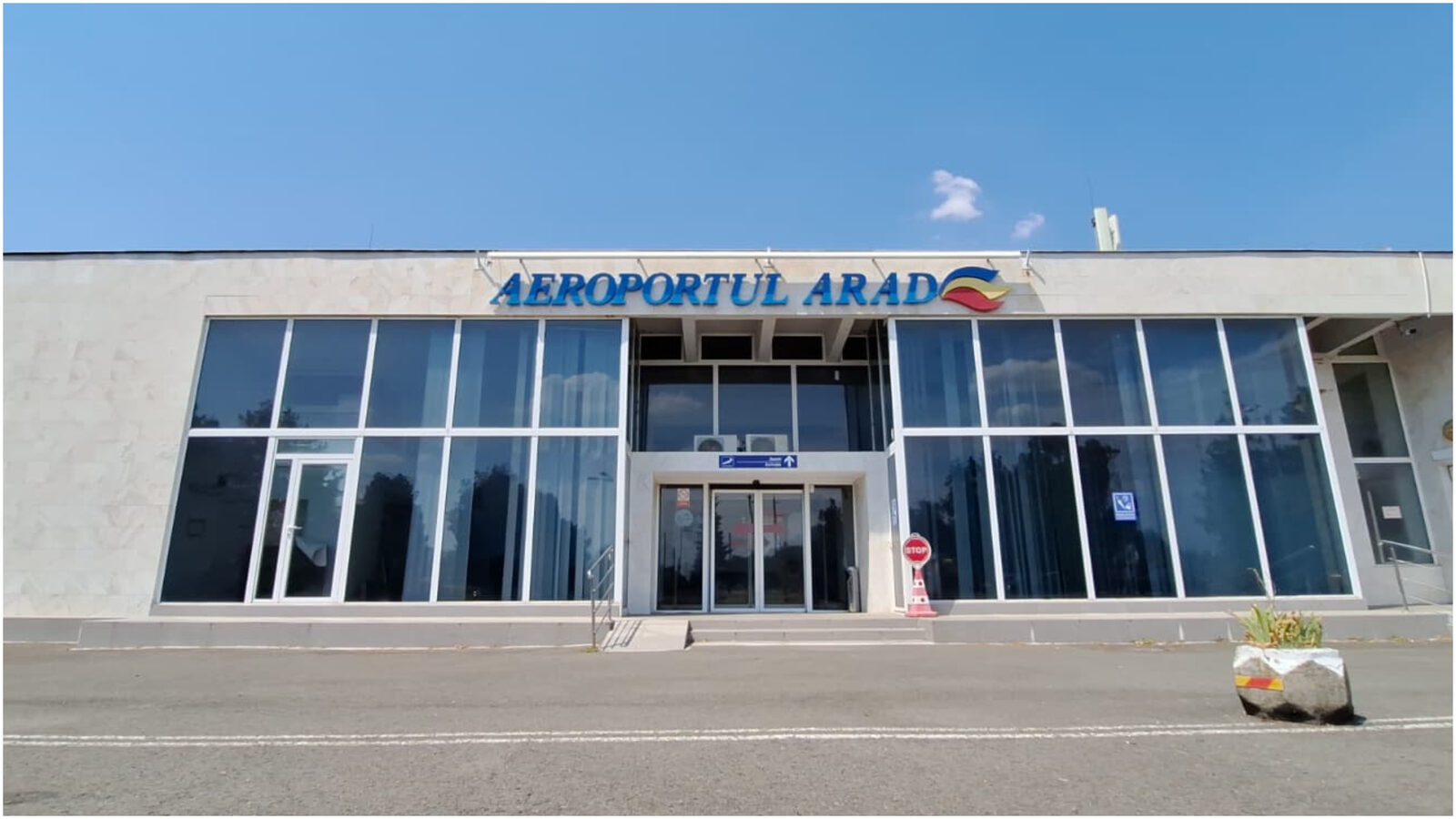 Arad: Lipsă kerosen la aeroport, cursă spre Antalya, escală la București