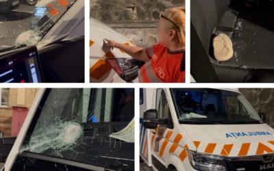 Tineri pe TikTok, la închisoare după atacul la ambulanță