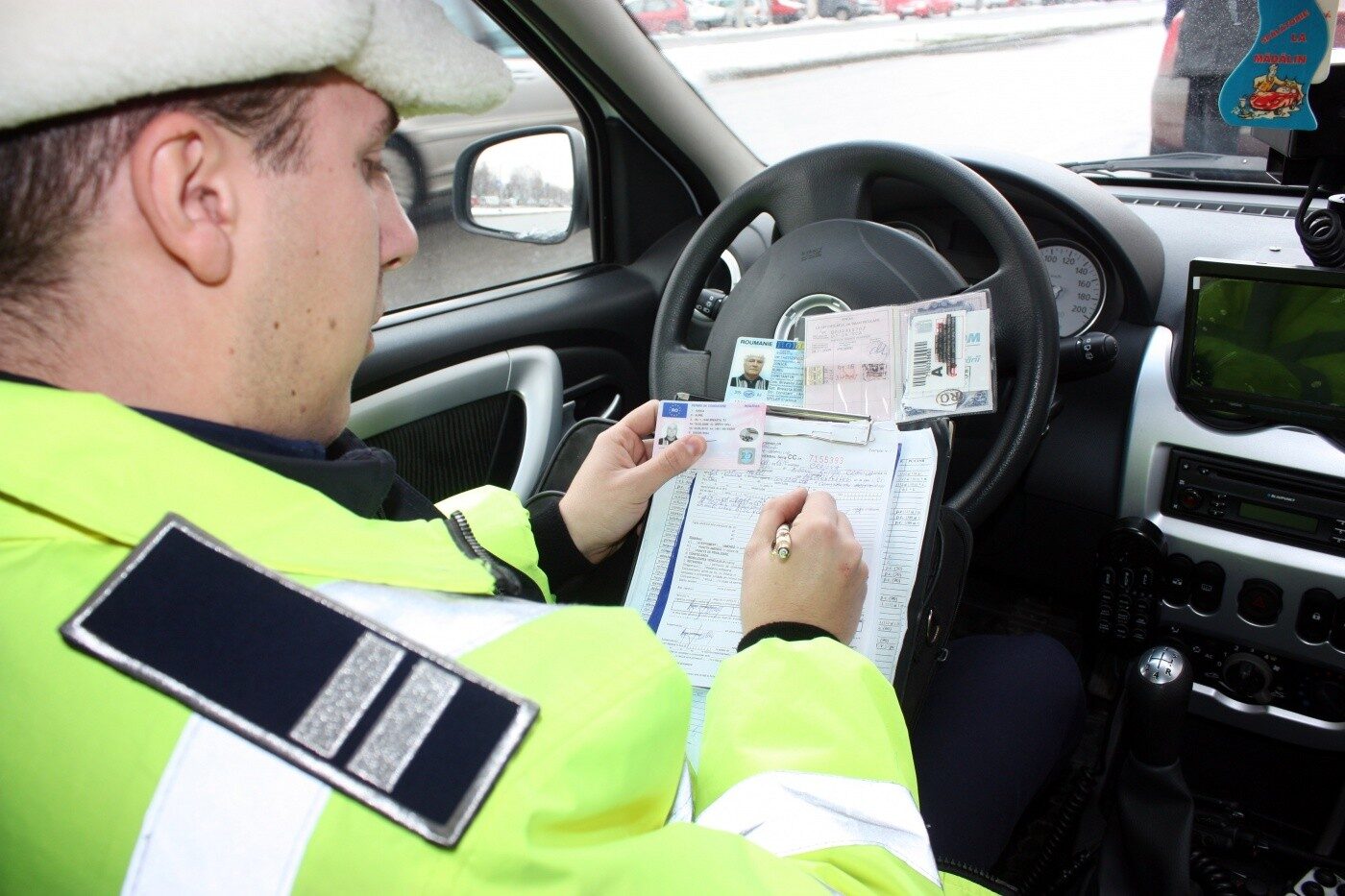 Șoferii cu amenzi, scutiți temporar de suspendarea permisului