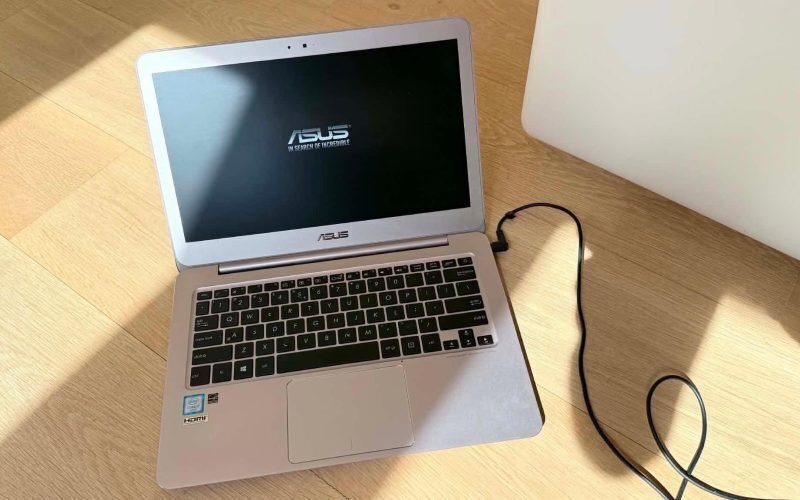ASUS Tuf Gaming T700: PC-ul de gaming „ca un tanc” cu RTX 5060 Ti
