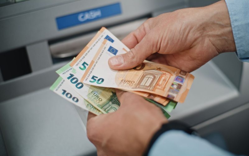 Bancnote false: Feriți-vă de restul din străinătate