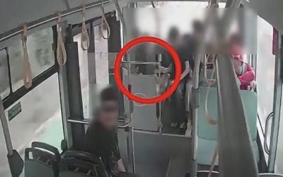 Bacău: Autobuze electrice noi, vandalizate în prima zi. Primarul: Nesimțirea costă scump