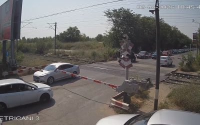 Șoferi prinși la barieră la Petricani. CFR-ul avertizează