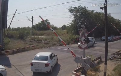 Șoferi curajoși pe calea ferată: CFR cere Poliția