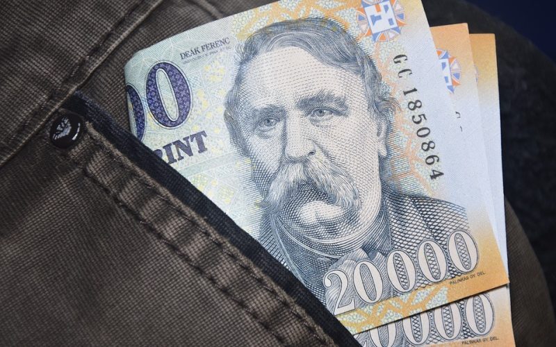 Ungaria: Pensiile minime cresc la 329 euro anul viitor