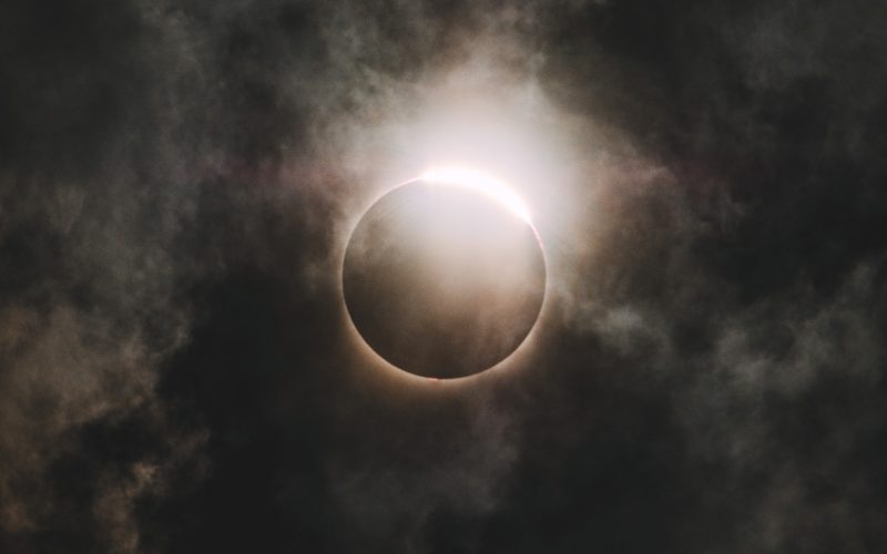 Eclipsa de Soare a trecut: Ce urmează pentru zodii