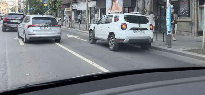 Șofer pe avarie, pe banda autobuzelor, sfida legile pe Magheru
