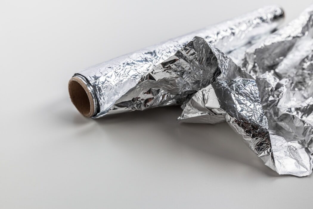 Unde ții corect folia de aluminiu? Greșeală comună în bucătărie