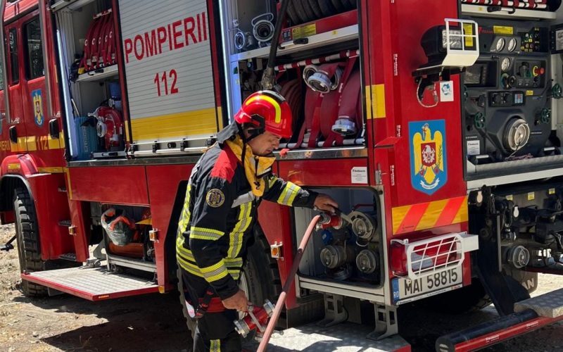 Incendiu de proporții la Oradea: Flăcări uriașe la hala de piese auto