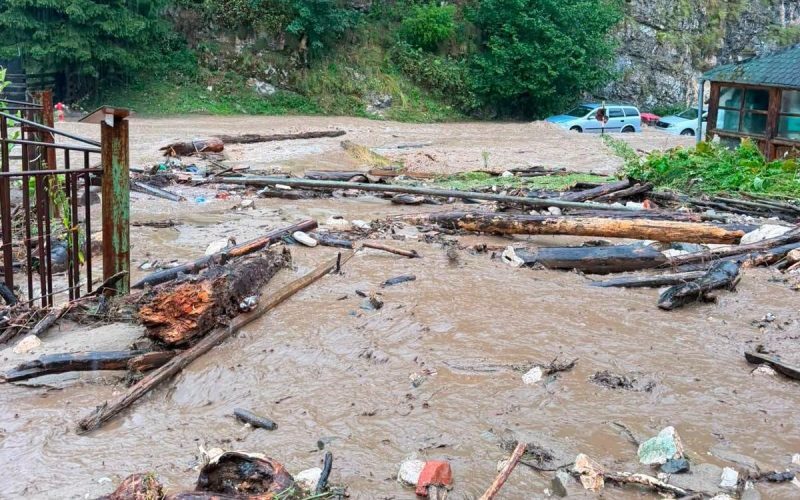 Argeș sub ape: Viitură devastatoare în Dâmbovicioara