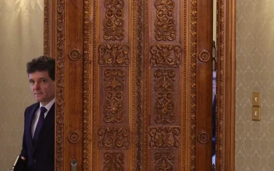 Nicușor Dan frânează împușcarea urșilor: Legea merge înapoi la Parlament