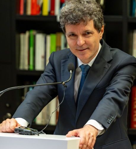 Președintele trimite legea decarbonizării la CCR