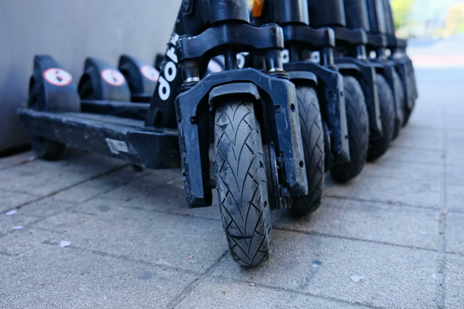 Trotinete electrice: De trei ori mai periculoase ca motocicletele
