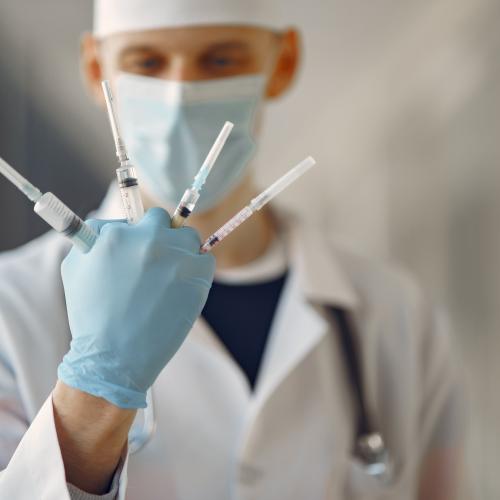 Sănătatea privată angajează masiv, statul, criză de personal
