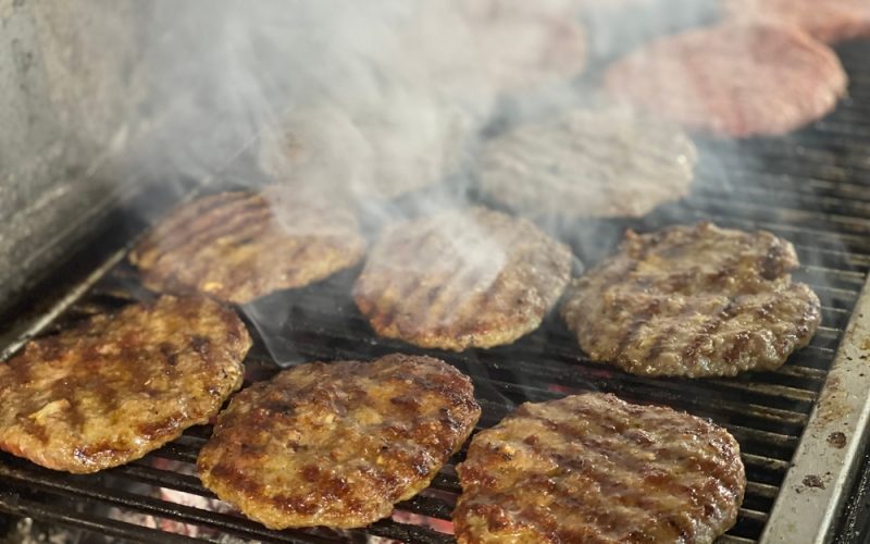 Pljeskavica sârbești: Gustări de casă mai bune ca burgerii