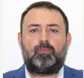 Procuror, prins cu pistolul în restaurant, pe mandat de arestare