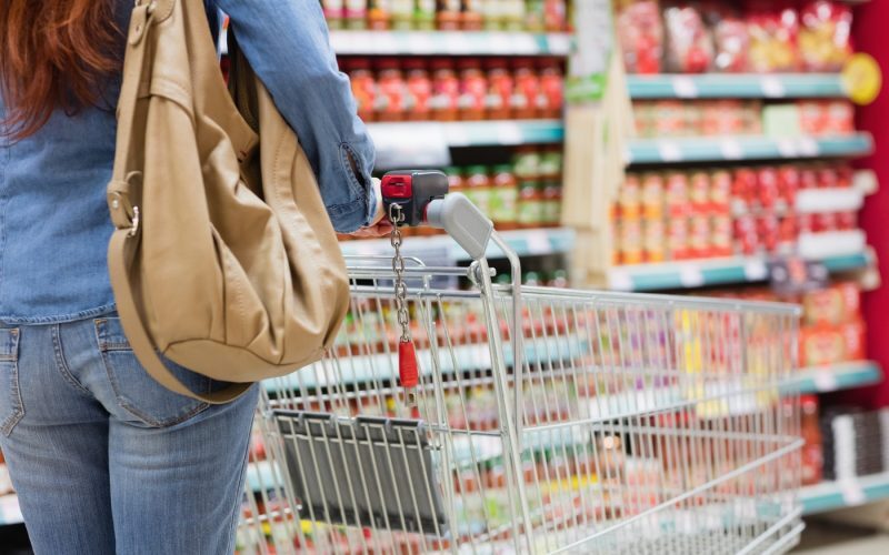 Supermarketurile te păcălesc: De ce plătești mai mult pe puțin