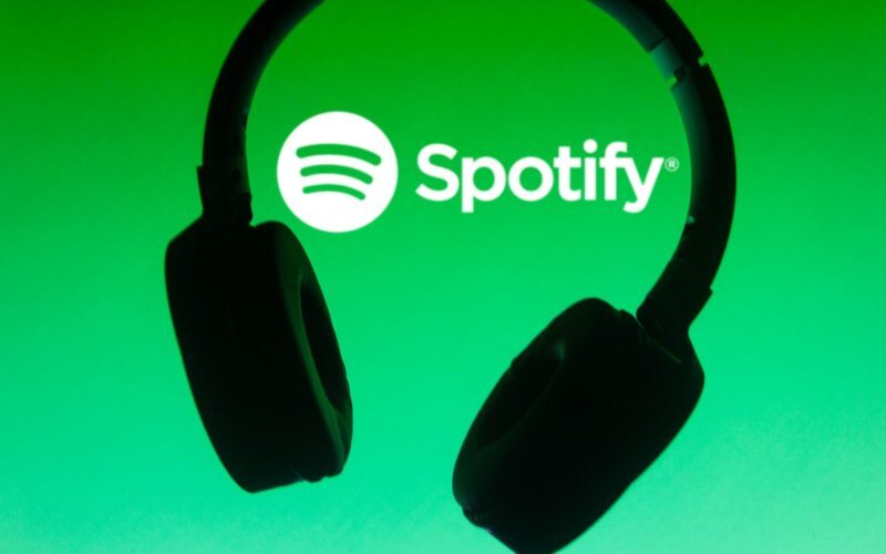 Spotify și AI: Artiștii cer drepturi și bani pentru remixuri