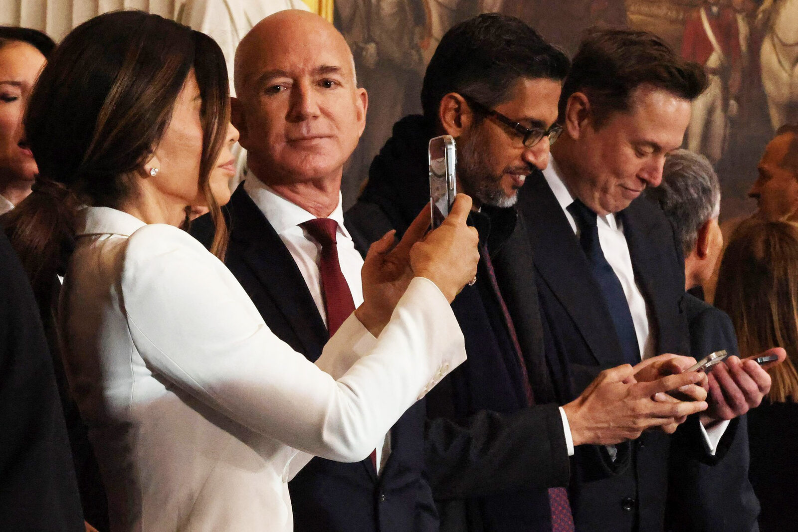 Bezos și Musk, avertizați: Centrele lor de date spațiale, „catastrofale”