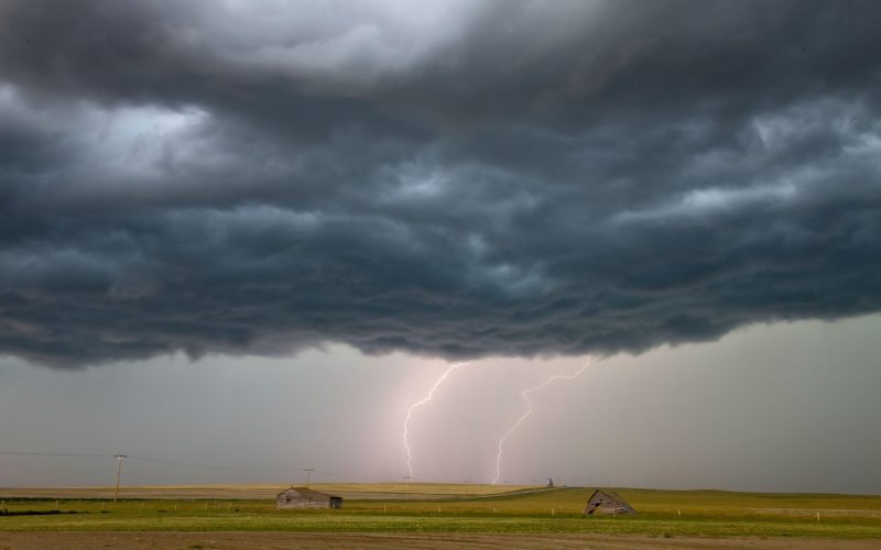 Cod Roșu: Furtuni Violente Iau cu Asalt România După Caniculă