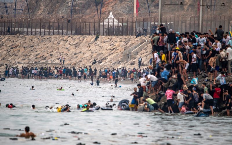 CEUTA, MELILLA: Noi valuri de migranți, alarma pe net