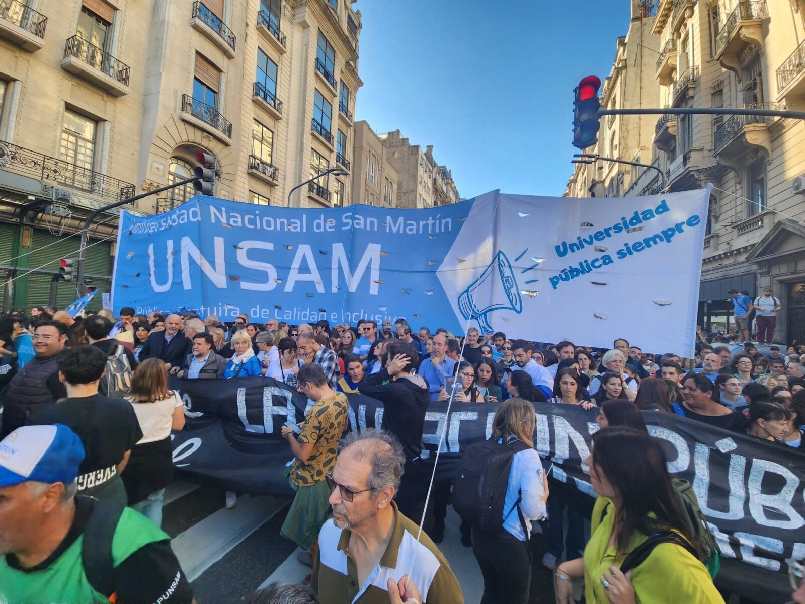 Argentina: Sute de oameni pe străzi, ciocniri violente cu poliția