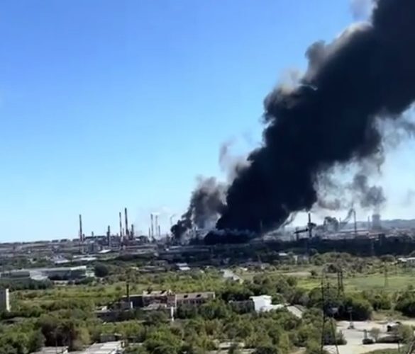 Ucraina a lovit, Rusia e pe drumuri. Rafinăria Orsk, oprită luni