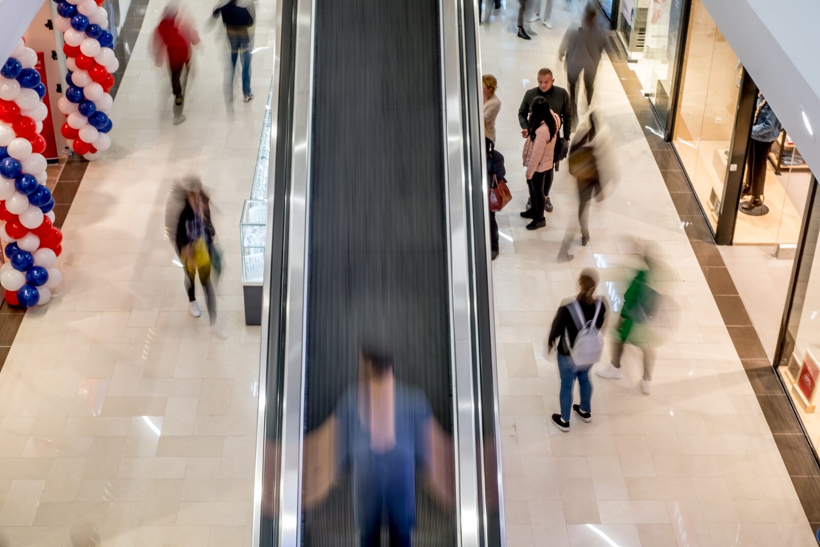 Retail: Vânzări în scădere în România la jumătatea lui 2026