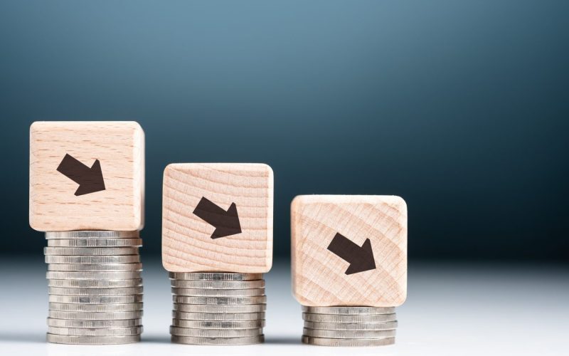 România, în cădere liberă: Economia s-a contractat, riscul de recesiune crește