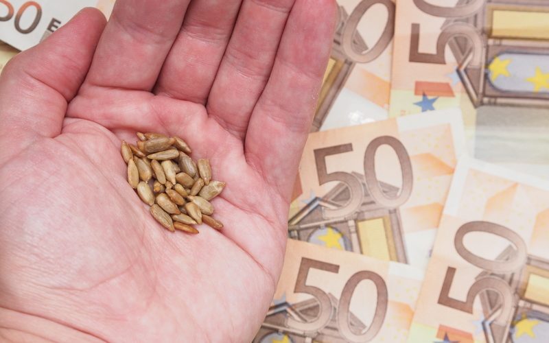 Consiliul Concurenței: 21 de companii, amendate cu 15,87 mil. EUR, au prădat fermierii români