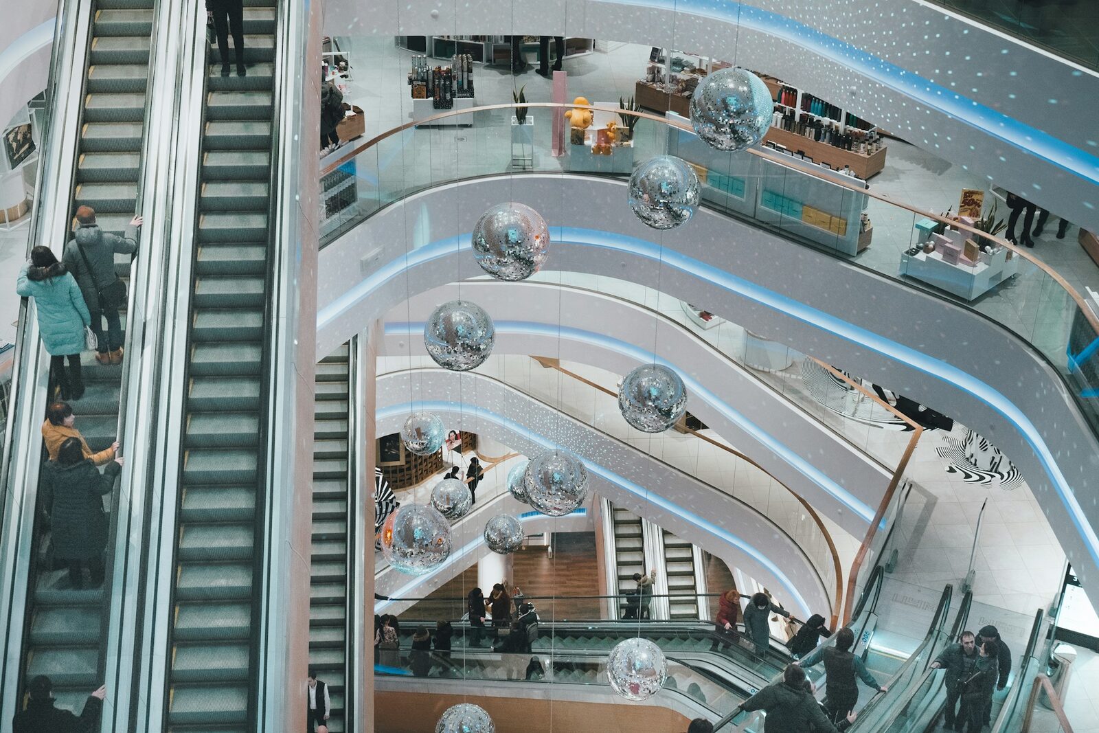 Colliers: Retailul încetinește în 2026, dar 2027 e solid