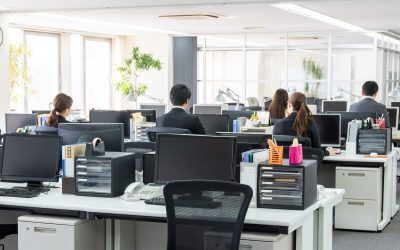AI: Muncă mai puțină, spun șefii. Angajații văd altceva