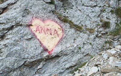 Amendă uriașă pentru mesaje pe stânci. Cazul „Anna, eu spun să te mai gândești”