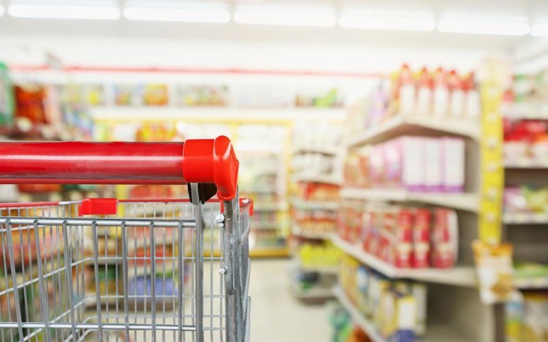 Retaileri majori opresc lumina și aerul condiționat pe fond de alertă energetică