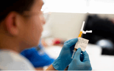 Primul vaccin anti-cancer la colon intră în teste pe oameni
