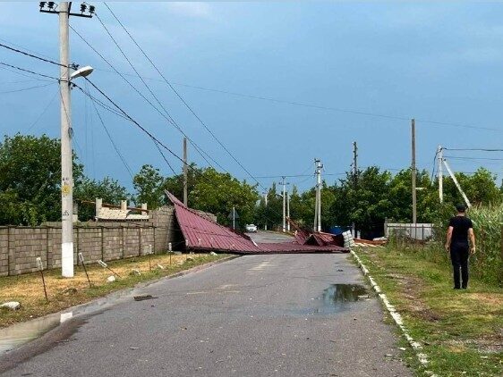 Moldova, în beznă: Vremea distruge linia electrică Bălți-Dnestrovsk