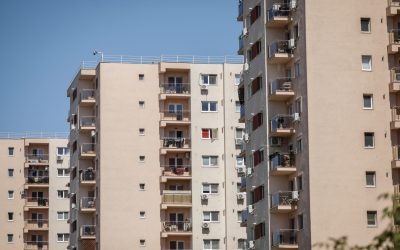 Vecinul distruge casa? Soluții dacă refuză reparația