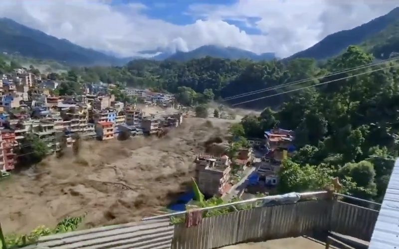 Nepal-Tibet: Viitura ucigașă face 160+ morți și sute de dispăruți