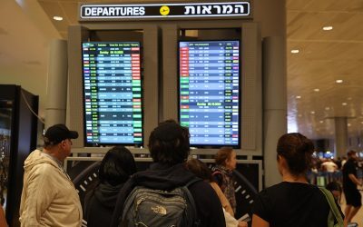 Jakarta: Erupție vulcanică blochează aeroportul, zboruri suspendate