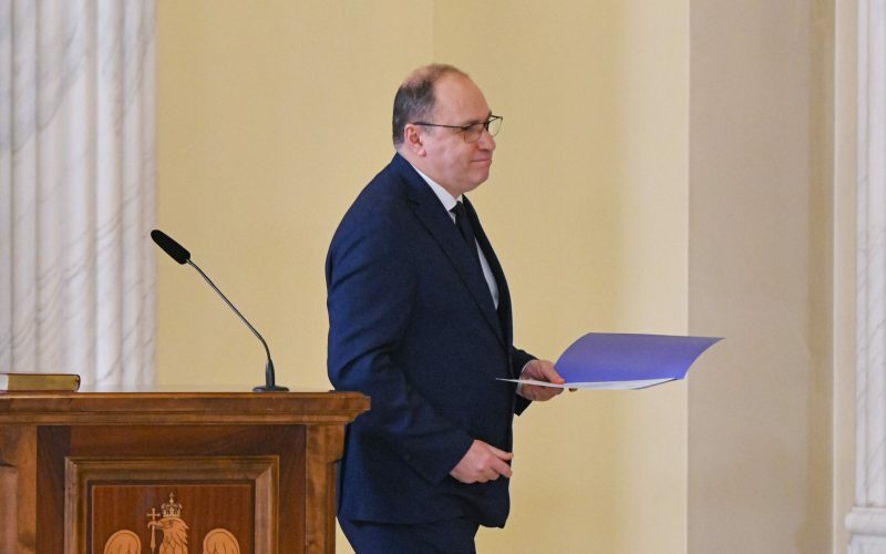 Ministrul Educației, îndemn către elevi: Nu abandonați școala