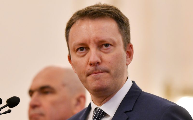 Mureșan îl înfruntă pe Nicușor Dan: Alegeri anticipate, nu criză prelungită