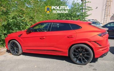 Urus de 300.000€, furat în Cehia, prins la Arad cu o tânără la volan