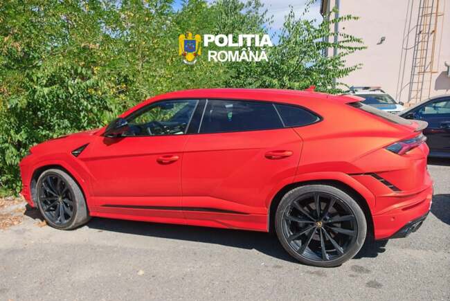 Urus de 300.000€, furat în Cehia, prins la Arad cu o tânără la volan