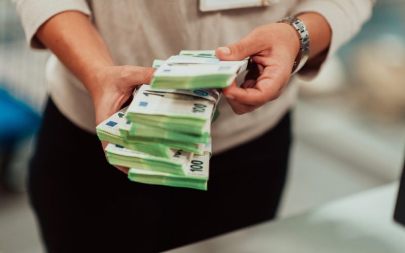 AI, jaf uriaș: 95 mil. Euro dispăruți din cea mai mare bancă din Italia