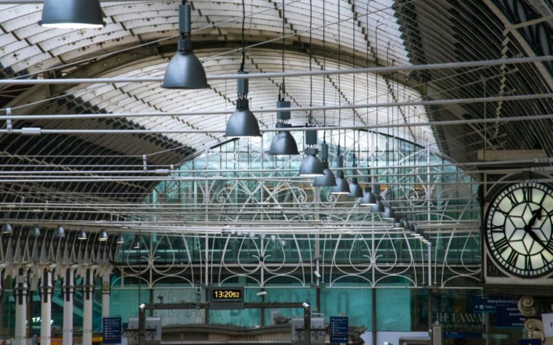 Haos la Londra: Incendiu în Paddington, Heathrow blocat