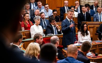 Index - Belföld - Magyar Péter beszéde csak a kezdet lesz, fontos javaslatokról vitáznak a képviselők